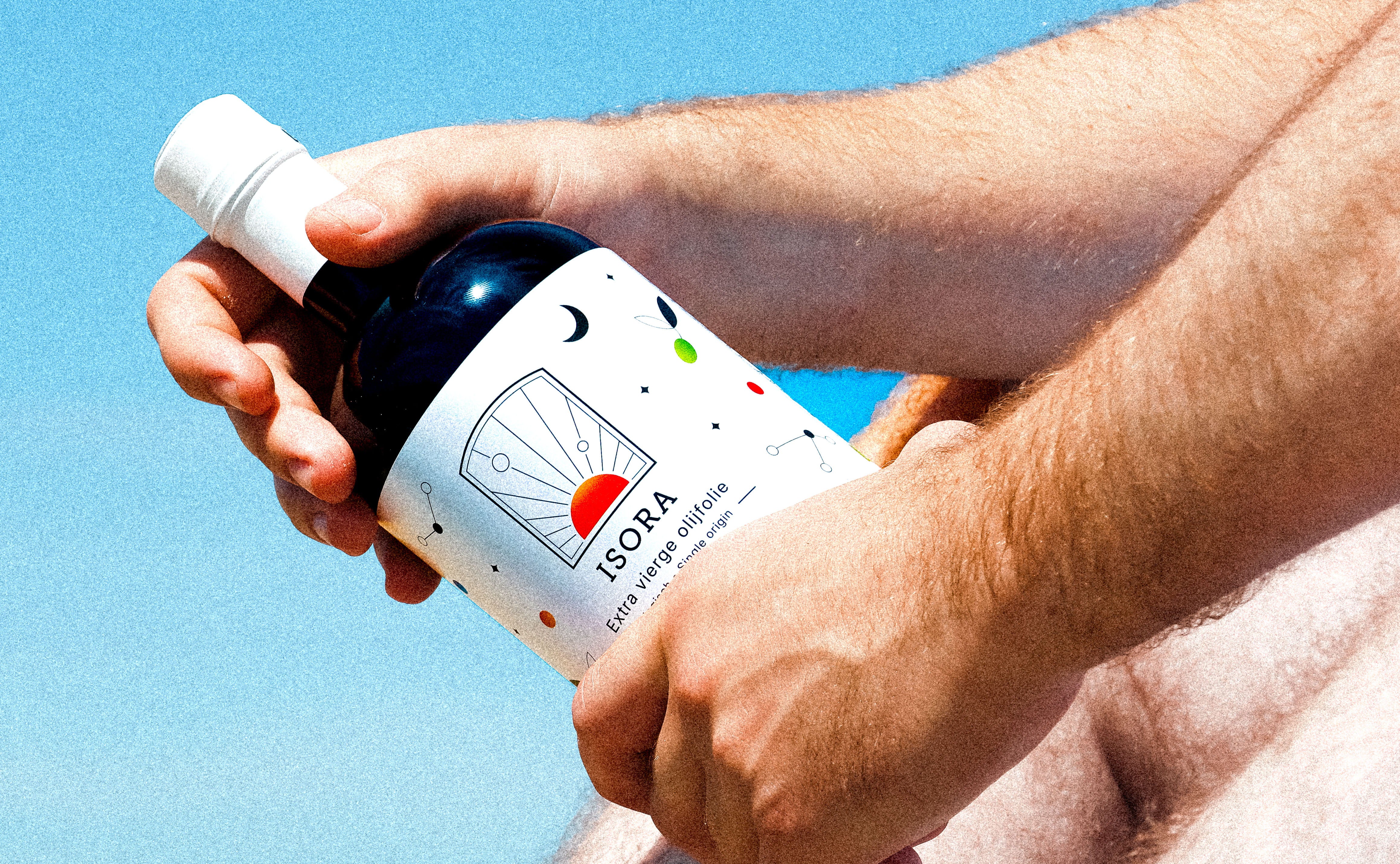 Isora fles in hand